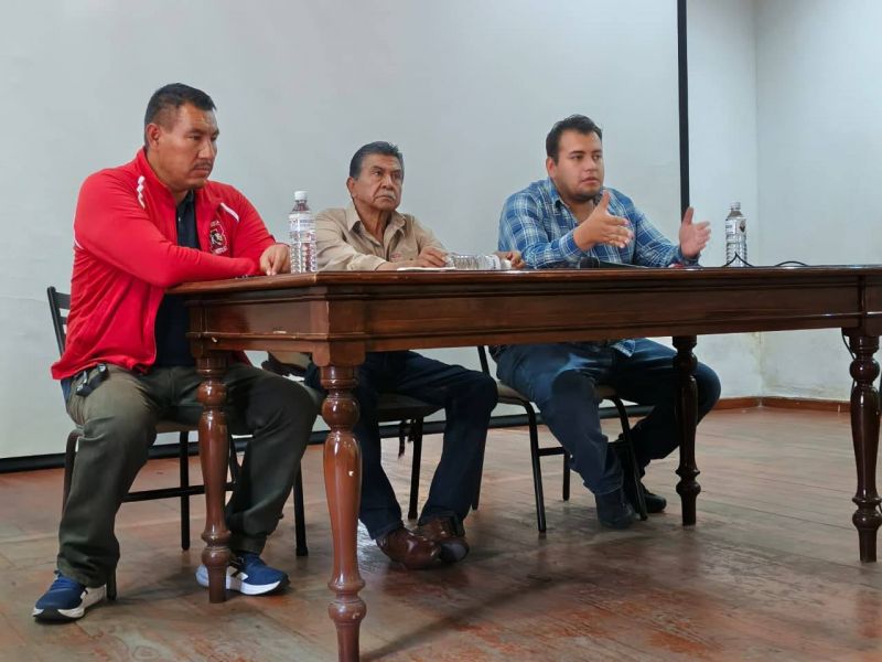 Se llevó a cabo la reunión informativa organizada por la Secretaría del Ayuntamiento y comerciantes.